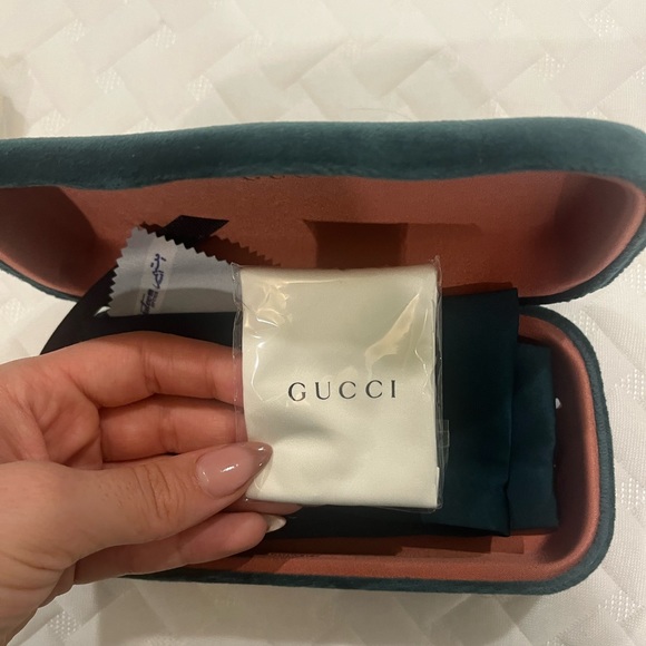 COPY - Brand new Gucci oversized sunglasses - Picture 5 of 5